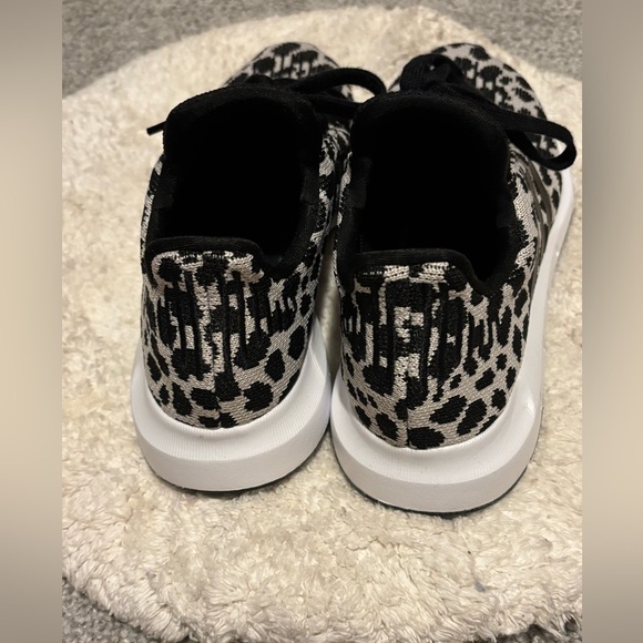 Adidas Original Swift Run BD7962 Cheetah Leopard Print Women’s Running Shoes Sz6 - Picture 9 of 9